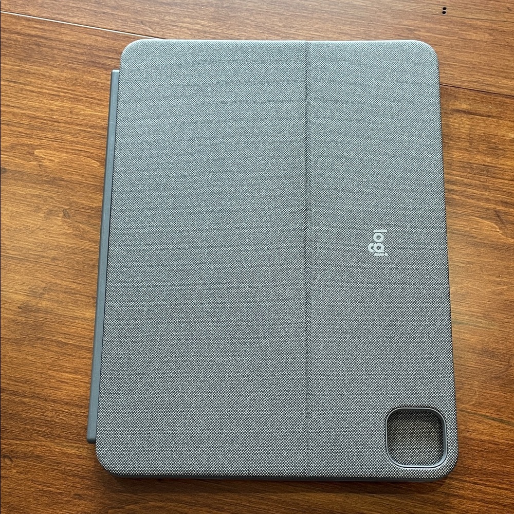 LOGITECH Grey Tablet Keyboard Case with Trackpad - Picture 4 of 7